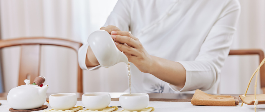 想做茶艺培训讲师该从哪入手