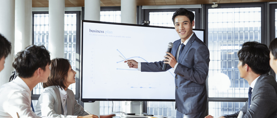 演讲者如何运用肢体语言提升个人魅力