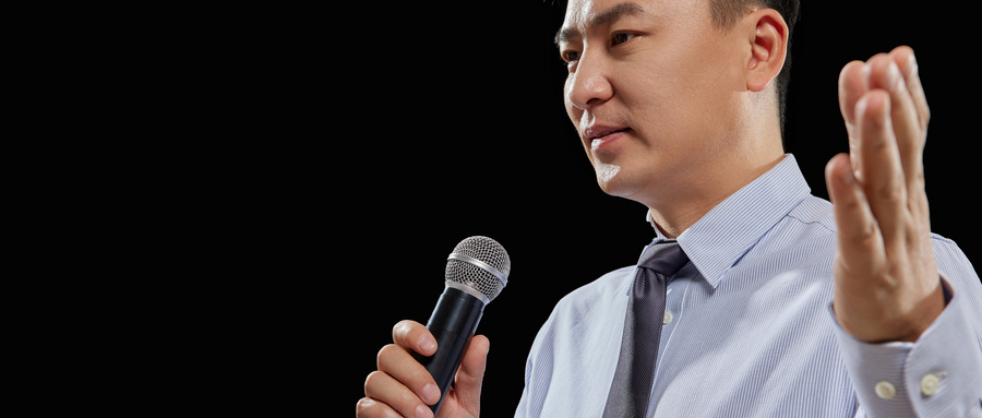 摄图网_502353572_wx_台上演讲的成熟男士形象（非企业商用）.jpg