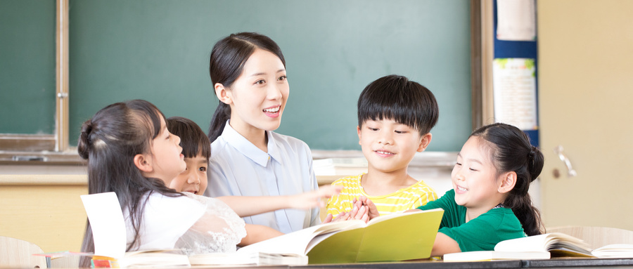 幼儿园教师演讲稿爱与责任（3篇）